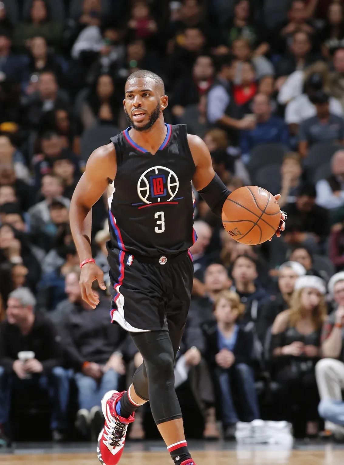 为了总冠军，控卫之神保罗放下了最后的骄傲！
40岁的保罗在NBA打了20年了，从