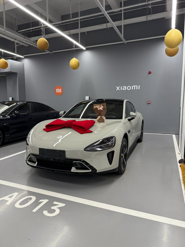 小米su7max4000公里用车报告
1.外观其实不是本人喜欢的类型 可能女生喜