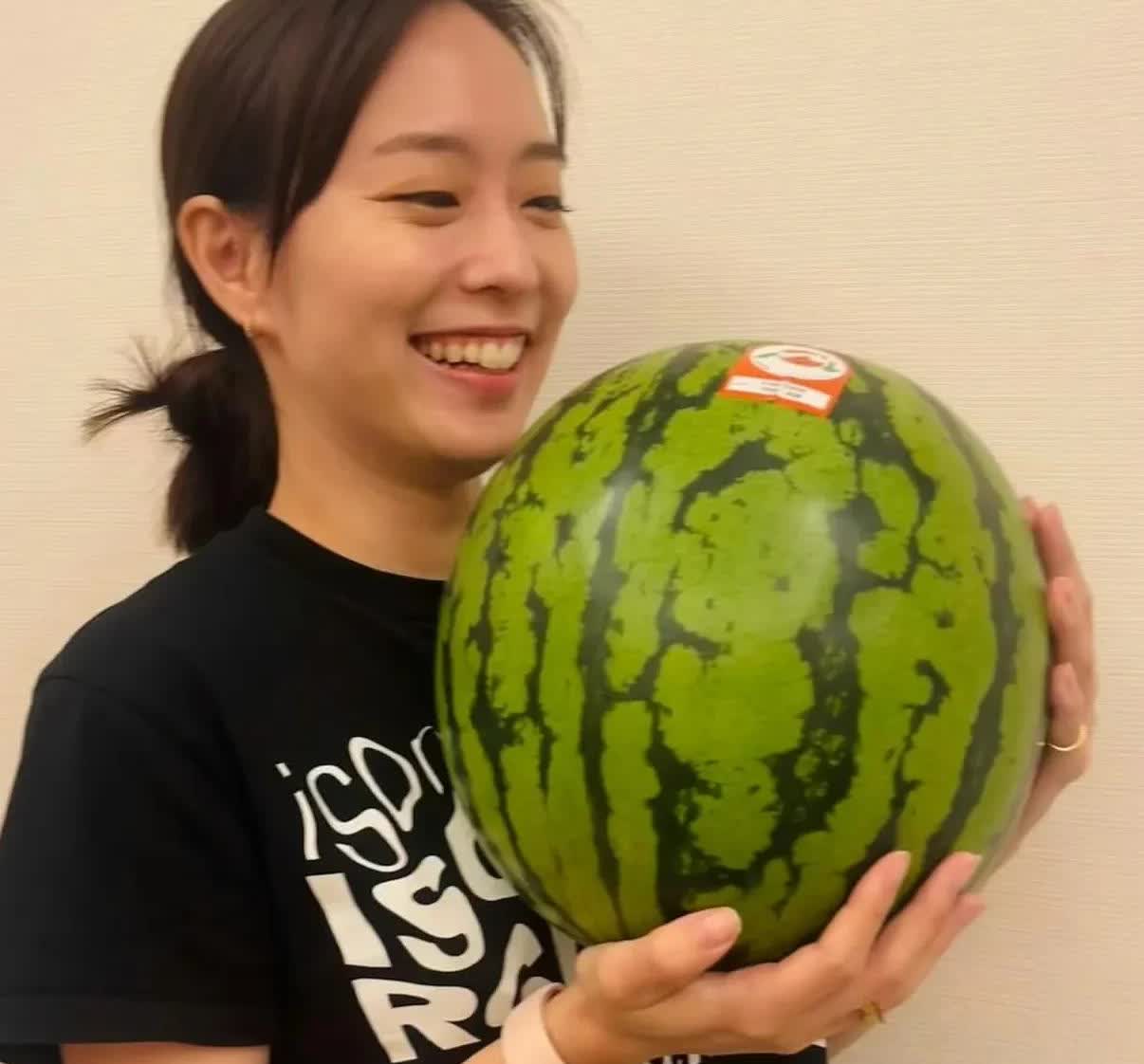 石川佳纯并没有“恩断义绝”，猜测她还会回来的。
为什么这么说，她社交平台巴黎奥