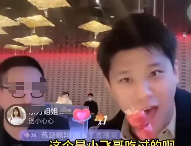 两个大老爷们，只是在网上有联络过，不是家人亲朋，也不算熟人，更不可能是情侣，第一