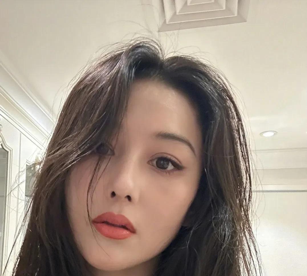 有网友说：“我不羡慕张馨予其他，我只羡慕她家有个好院子。”
正如这这位网友说的，