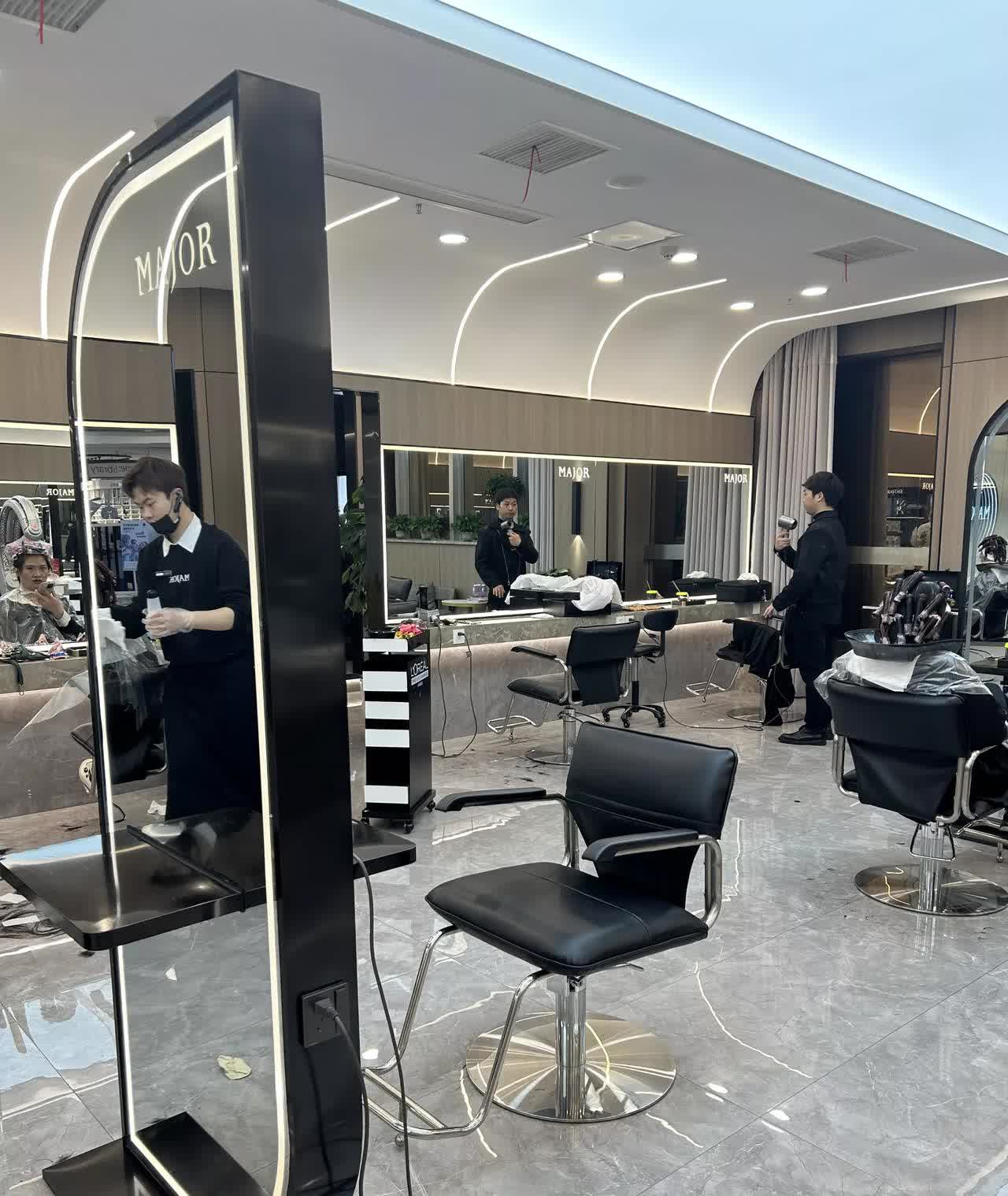 理发店也在不断关门？这是为啥？

看到一组数据，2020年的时候，全国理发店