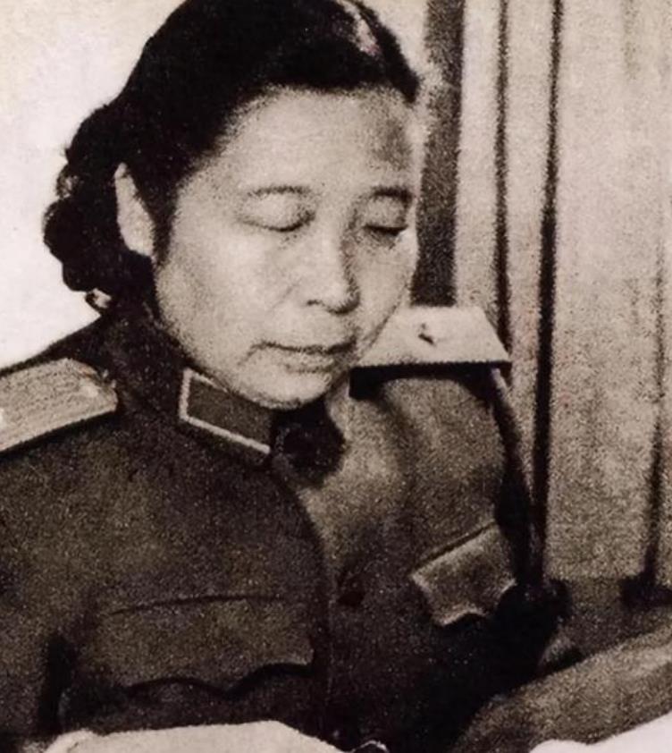 1955年，开国女将军李贞回乡探亲，遇到了打骂她的第一任丈夫古老三，当二人再相见