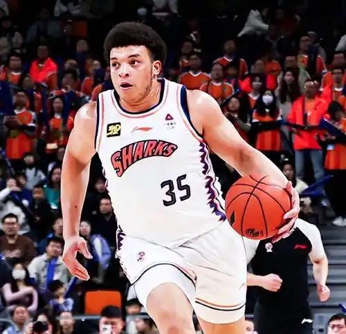 尽管肯尼斯·洛夫顿（Kenneth Lofton Jr.）近期在NBA夏季联赛中