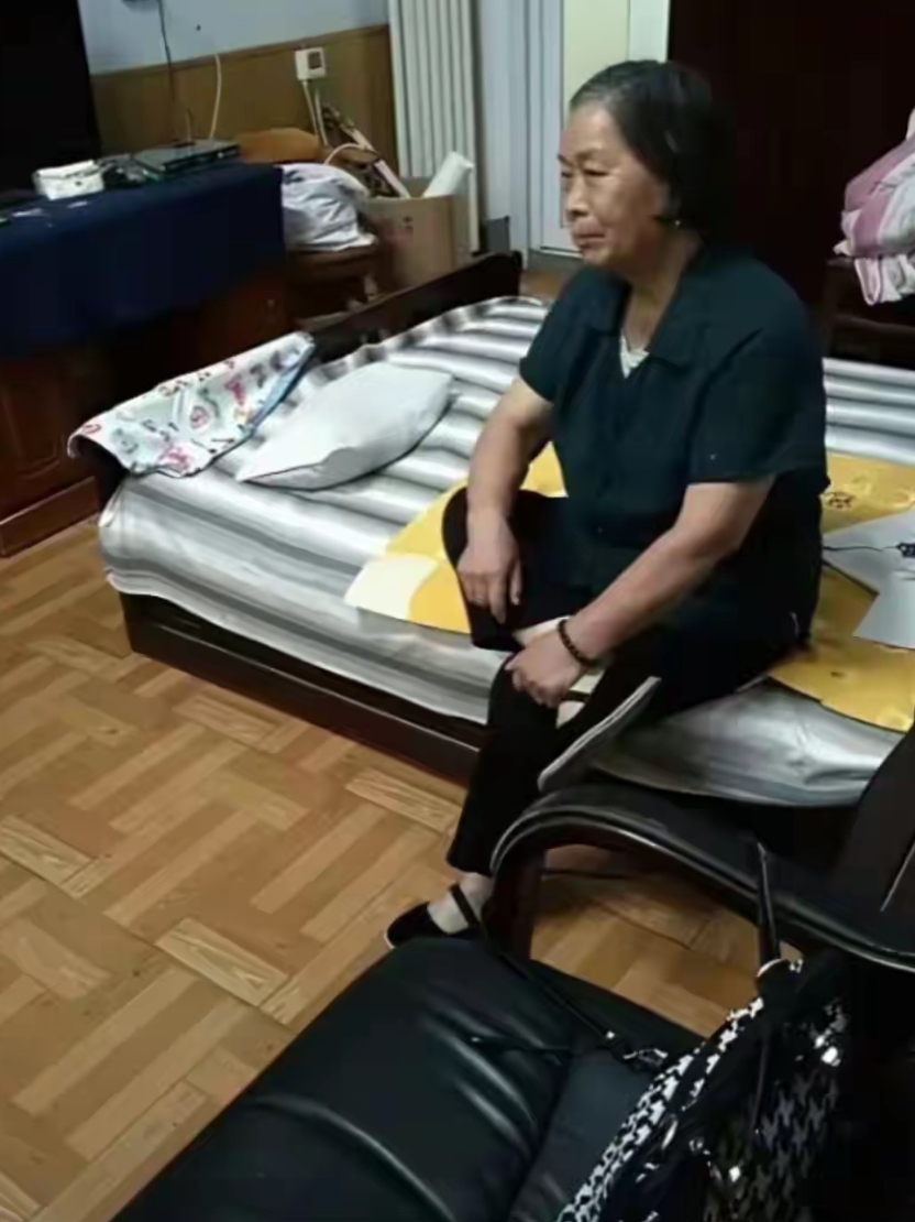 释永信“全家”“失联”！
1、母亲胡昌荣，务农，住颍上县城，门户紧闭。周边居民商