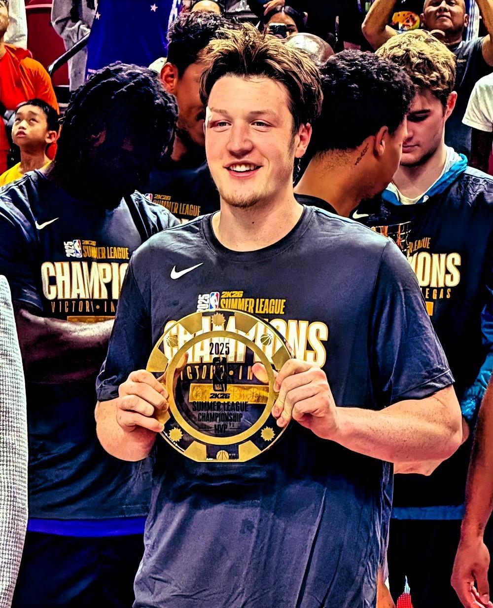 黄蜂队祖上未免也太穷了吧！
夏洛特黄蜂队刚刚赢得2025年NBA夏季联赛冠军，这