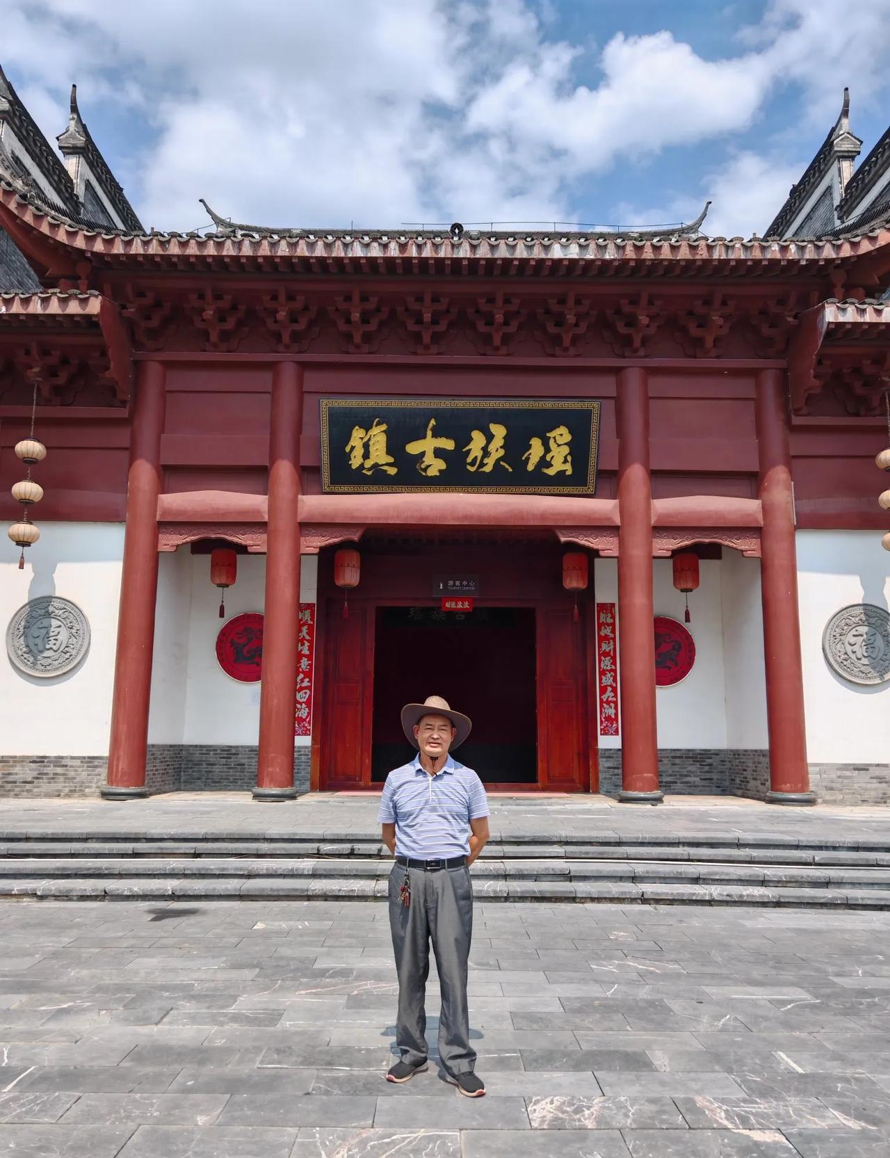 【生活感悟】
    还有几年就退休了，一路走来，我不优秀。在乡人民政府工作十年