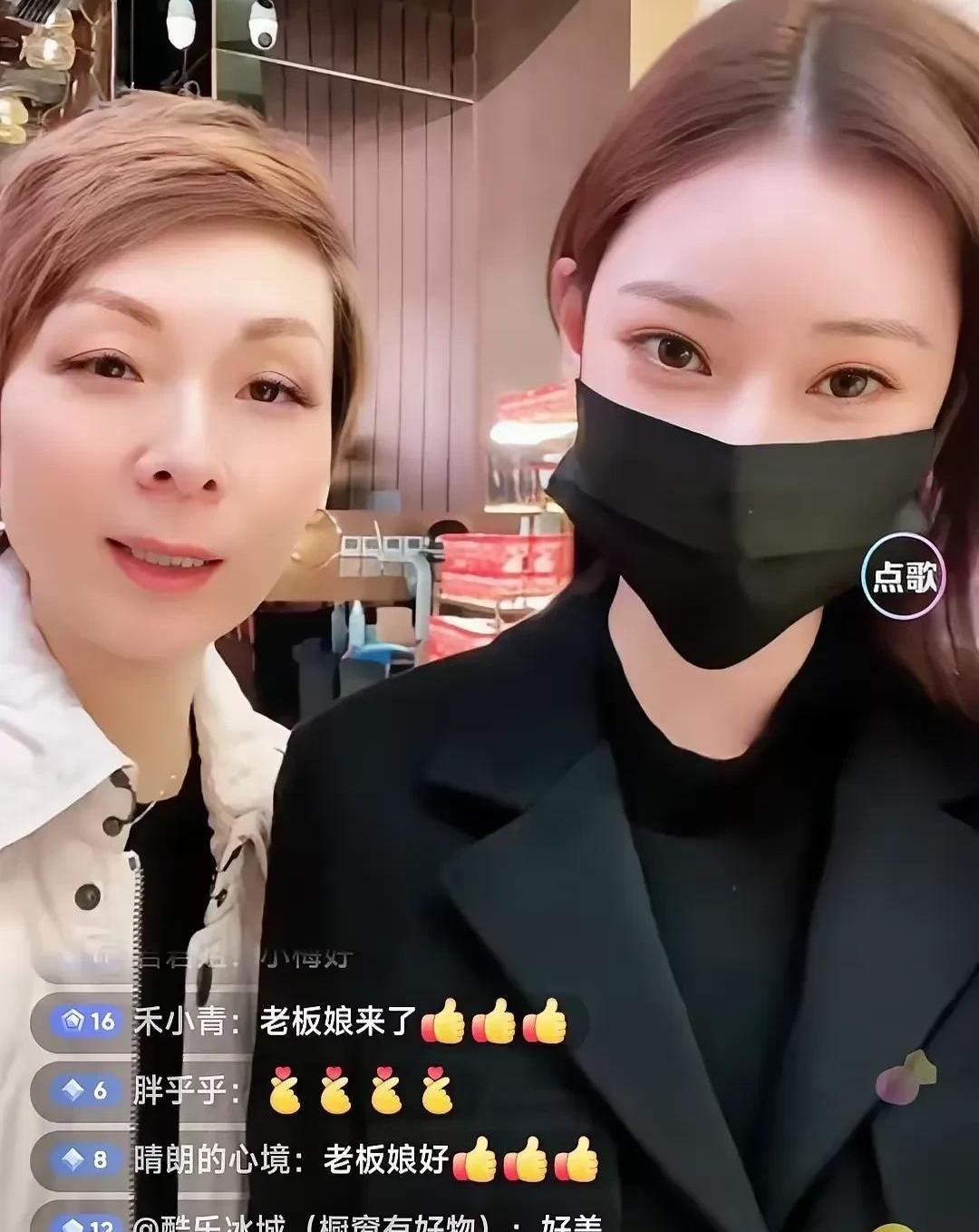 汪小菲国贸店直播现场突发状况！
马筱梅意外被"抓壮丁"，口罩遮面引全网热议。这位