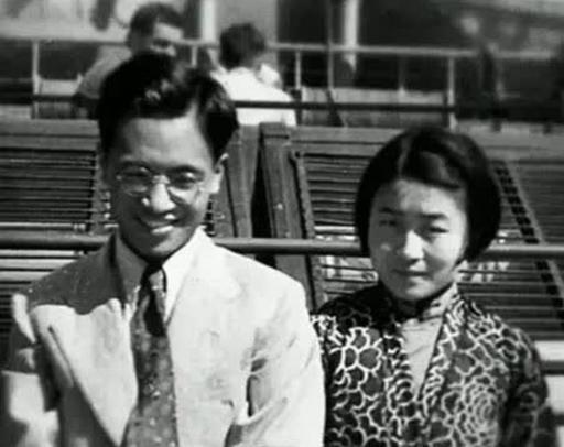 1998年，钱钟书因病离世，88岁的费孝通对杨绛展开了追求。没想到杨绛的一句话就