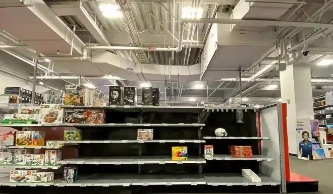 特朗普的乱政，也就是说他的关税大战。
到底什么时候会乱到顶峰呢？
其实这里面还是