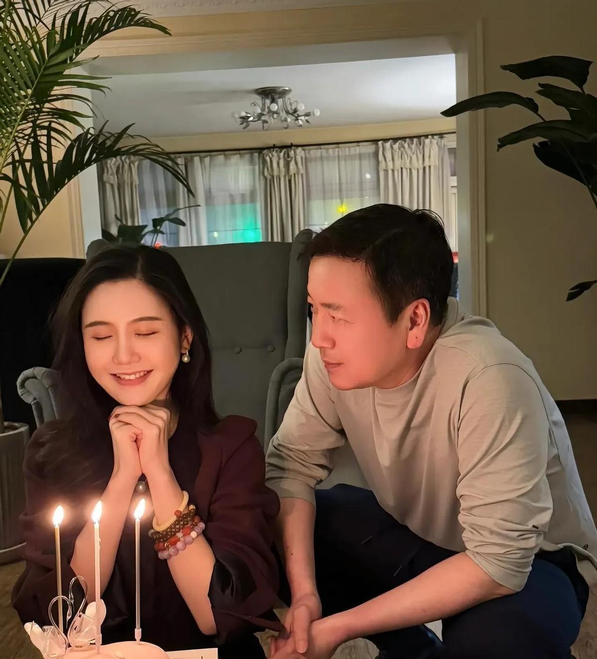 赖文峰这波操作太扎心！小女友楚玲生日当天，他全程陪护，又是点蜡烛又是亲手做长寿面