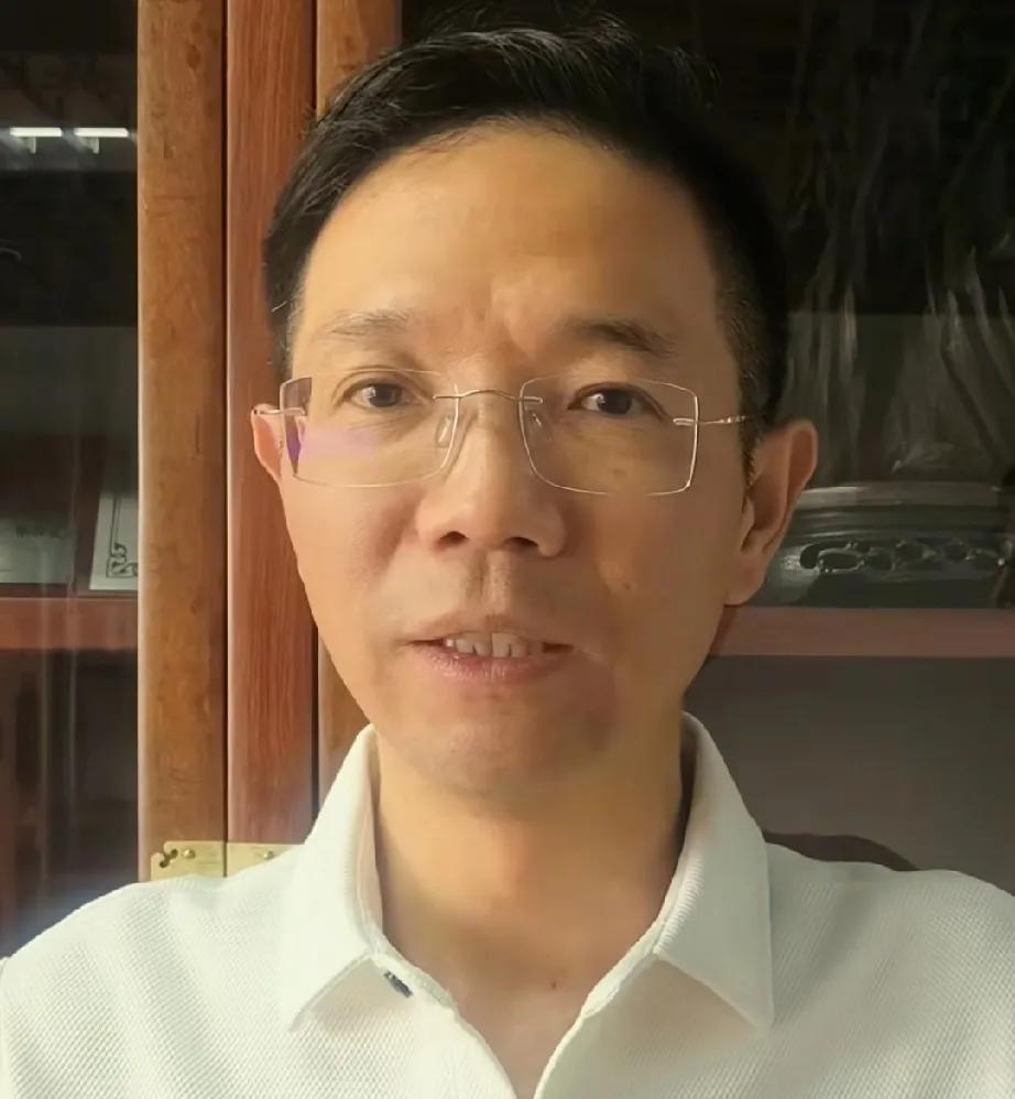 不敢想象!李老师现在依然每天都面临各种滋扰 ，这已成为家常便饭了。
李老师说，现