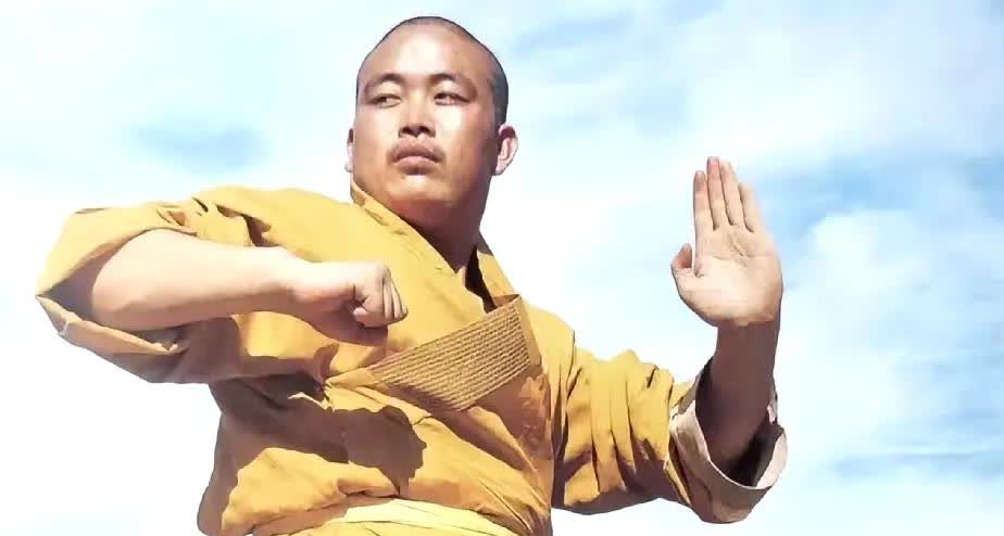 不知道李连杰能不能干过他？
释永信究竟会不会武术？他的功夫到底有多深厚呢？释永