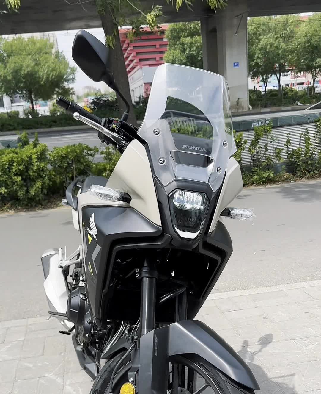 Honda NX400砂岩灰。
Z9980NX400带回家，现在落地3万3以内