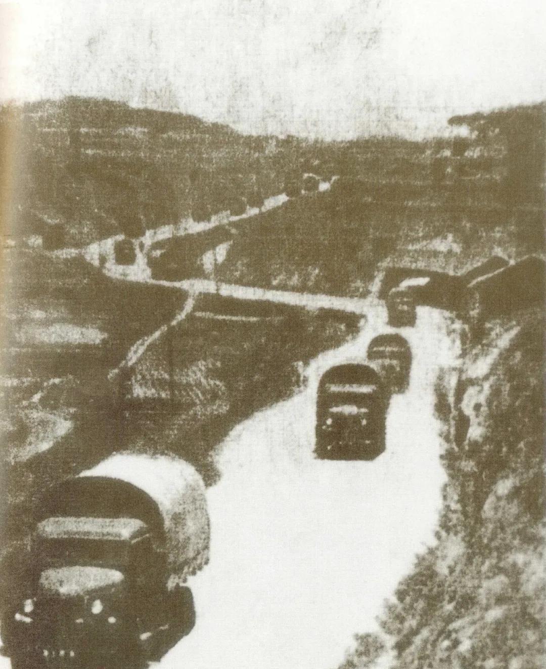 1939年4月10日，拥有40辆大客车和60亩果园的马来西亚华侨殷华生偷偷坐上船