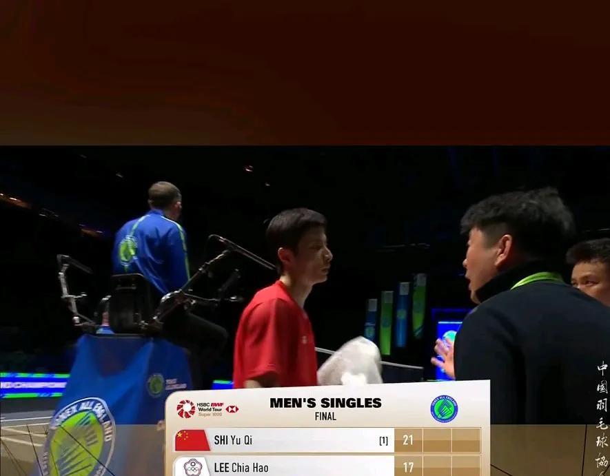 羽毛球快讯
全英羽毛球赛男单决赛，石宇奇对阵李佳豪，第一局石宇奇21比17拿下，