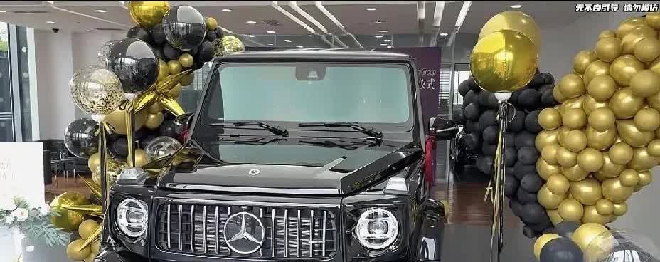 深圳富豪谢岳寻子25年终于成功，曾许诺等儿子回来了，一定要给他买台奥地利G63，