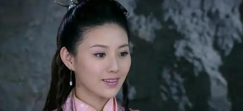 1644年，江南才子冒辟疆举家逃亡。途中，他想将美若天仙的小妾董小宛送人。董小宛