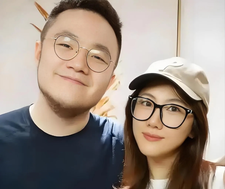 巴图这人活得挺明白，知道自己几斤几两，该干啥干啥。不装逼不硬撑，把老婆孩子照顾好