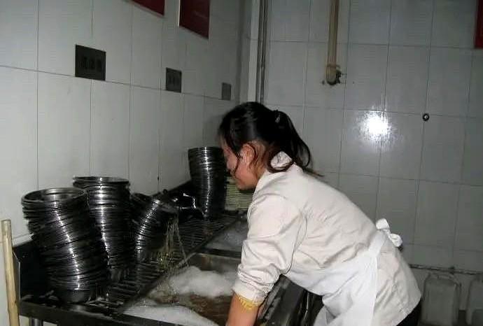 我都快要气炸了，真搞不明白，现在的人都很有钱吗？
都不愿意干活了吗？
有没有60