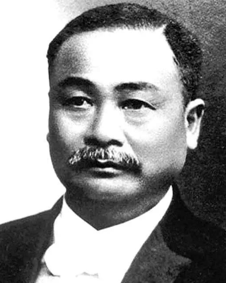 1903年，慈禧坐上了专列，非常高兴，说：“把设计师叫来给我见见。”见到詹天佑，