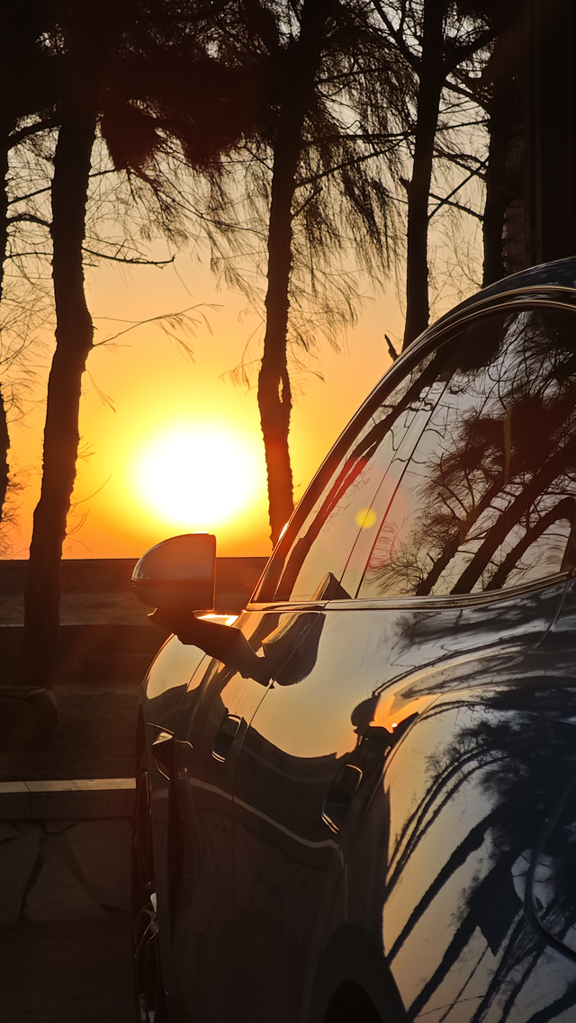 小米SU7智驾红绿灯路口识别出错闯红灯
1.5.5 版本都端到端了，昨晚天气晴朗