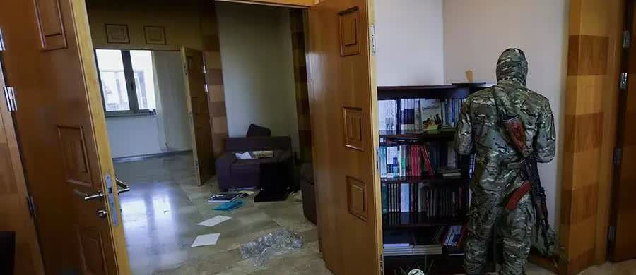 为什么阿萨德要吃安眠药？被以军炸弹追杀的朱拉尼，现在懂了吗？