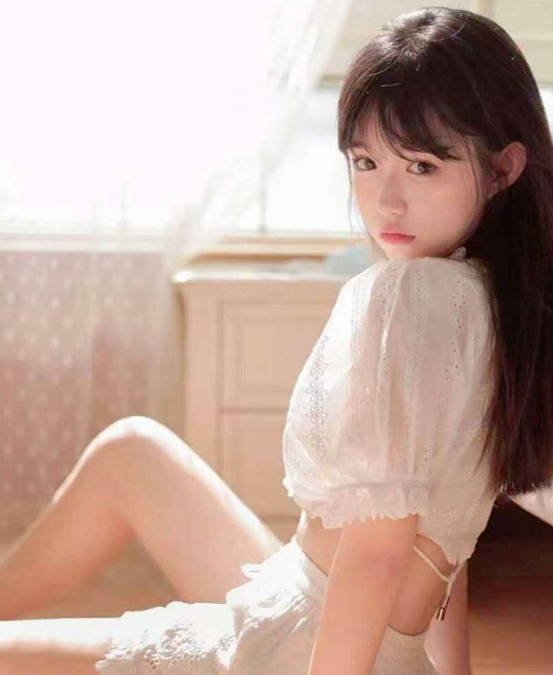 女友去采风，农家乐土炕只有一床大被。