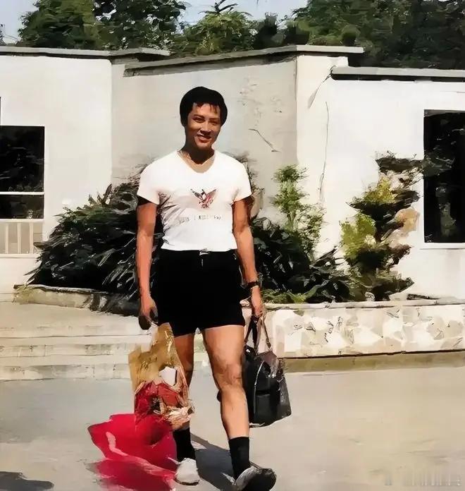 1978年，那个时候唐僧的扮演者迟重瑞身体健壮，非常帅气！岁月不饶人啊～ 