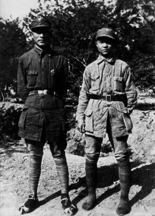 1942年，地下党员赵兴兰被捕一个伪军给他送饭时突然敲敲碗底，还说要救她出去，赵