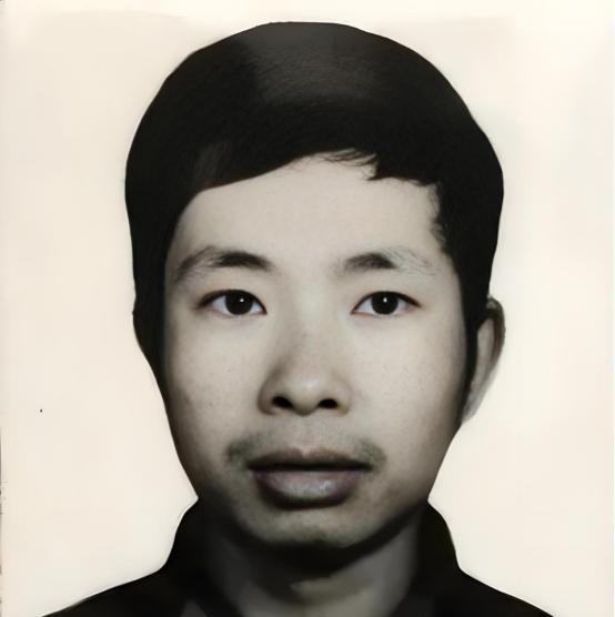 1984年，一战士壮烈牺牲，其新婚20天的妻子拒绝改嫁，坚持生下遗腹子。35年后