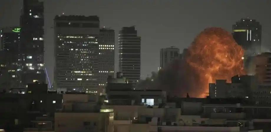 说时迟那时快，伊朗导弹雨报复来袭，特拉维夫变加沙！当地时间2025年6月22日，