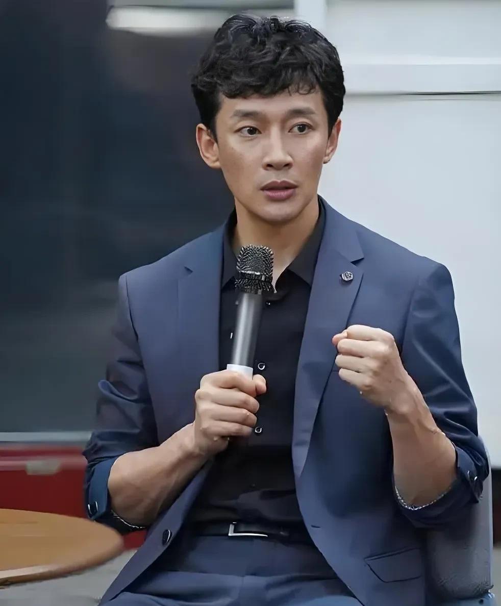 多磨练演技真的很有用，
不信看看演员曹磊就知道了，
就在电视剧《浴血荣光》中，曹