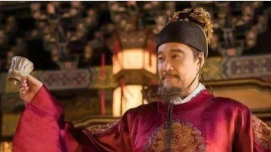 午后城隍庙公堂，海瑞把官尺往桌上一拍，我们帮他盘点固定资产