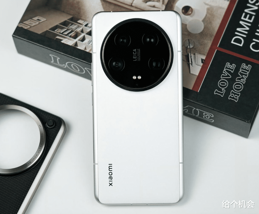 16G+1TB降3000元，1英寸主摄+卫星通信，小米旗舰机