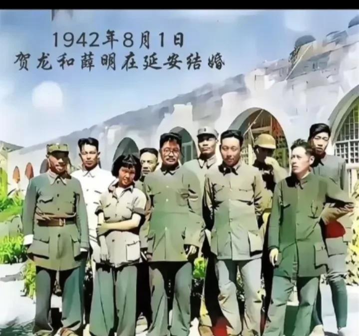 #分享那些年的老照片#
1942年8月1日，贺龙和薛明在延安结为夫妻，