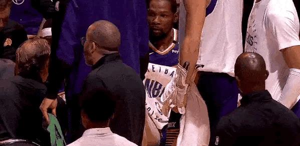 杜兰特太不厚道了
据美媒体NBA Central最新消息，太阳可能会在休赛期解雇