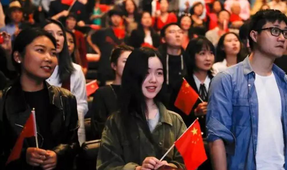 ·为何中国人这么容易被电诈盯上？这么说吧，一个14亿人的大国，几乎没黑社会没暴力
