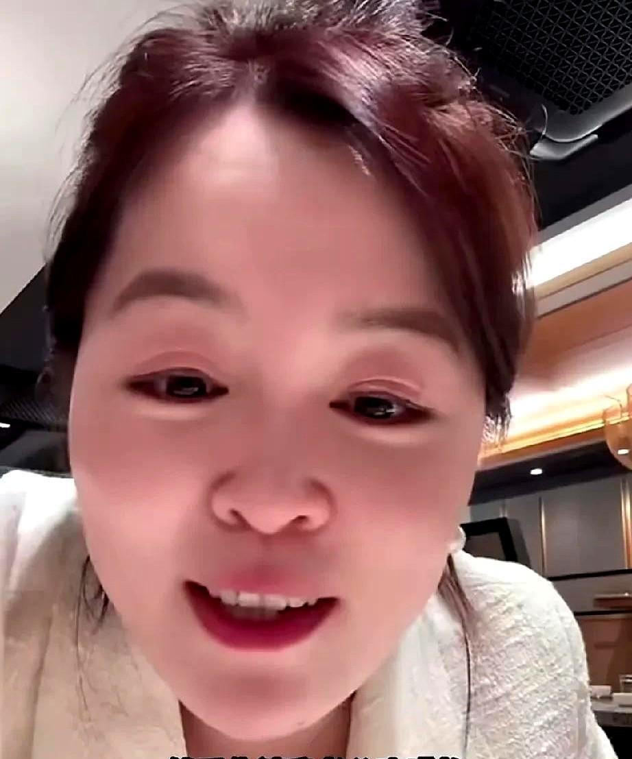 大敏好佩服老公，在我面前质问公公，你的那座山，那房子在谁的名下？
公公支支吾吾，
