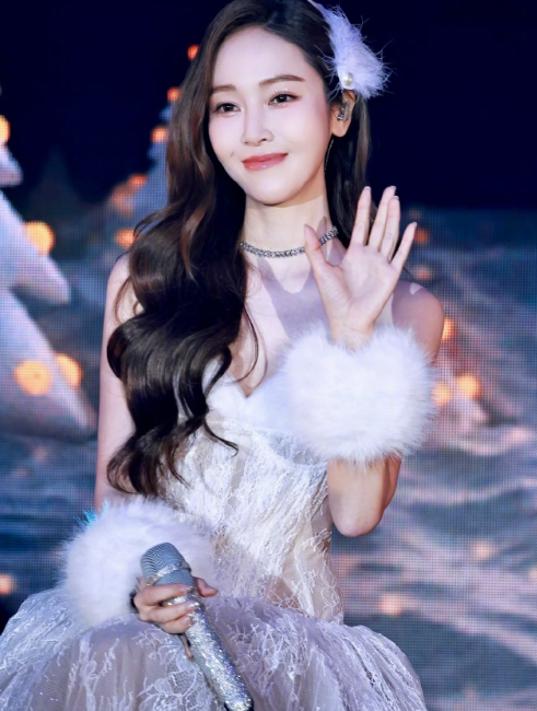 郑秀妍的圣诞妆造，好美！