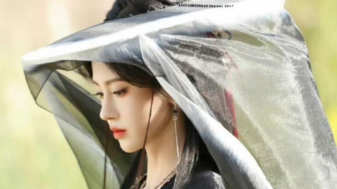 曝演员鞠婧祎涉嫌严重经济犯罪，公司掌握证据，全网实名公开举报