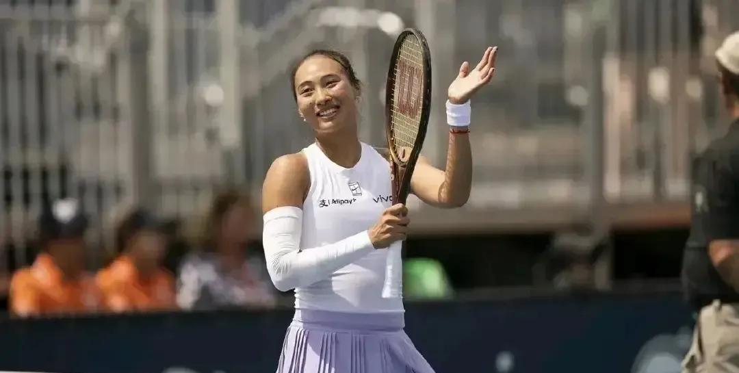 如果郑钦文在今天下午5点能够战胜萨巴伦卡，她的收获有这些——
1，一个月连续两次