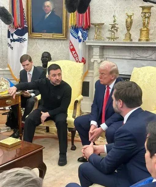 乌克兰总统泽连斯基今非昔比了，翅膀硬了。美国国务卿鲁比奥向乌克兰总统泽连斯基发出