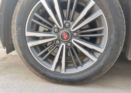 为什么2.5的胎压看起来还是瘪？