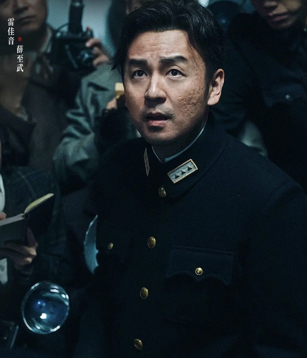 雷佳音现在有一个最大的问题。
就是他的出镜率太高了，似乎中国电影离了他，就无法正