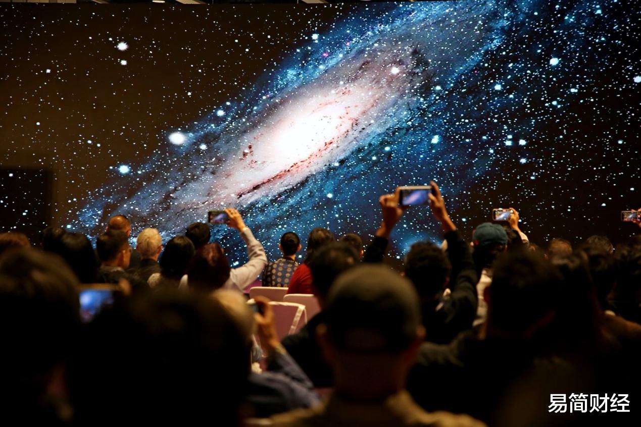 可灵AI亮相首届香港国际AI艺术节 携产学研代表探讨AI创作新趋势