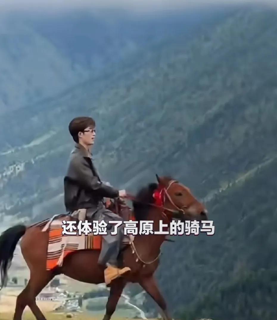 川西诚不欺我！王星越在川西骑马、看日照金山，惊叹“美得像假的，很治愈”