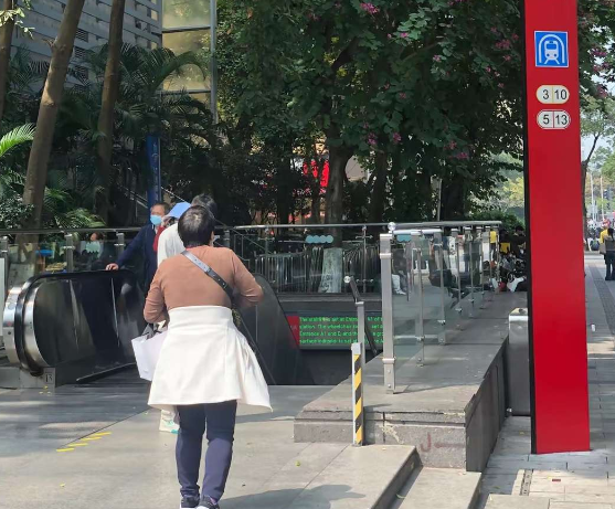 广州地铁出入口为什么没有上盖呢？