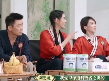 王宝强也太有梗了吧！玩你比划我猜居然想自己比划自己猜，这操作直接把大家都逗笑了，