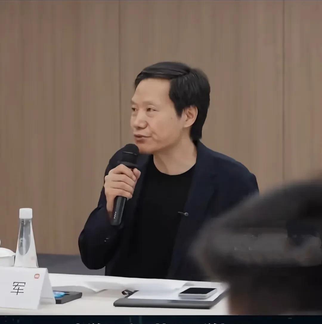 看到雷军给大学生的两点建议，真的太有意义了！
赶紧转发给我正读大一的儿子！
他说